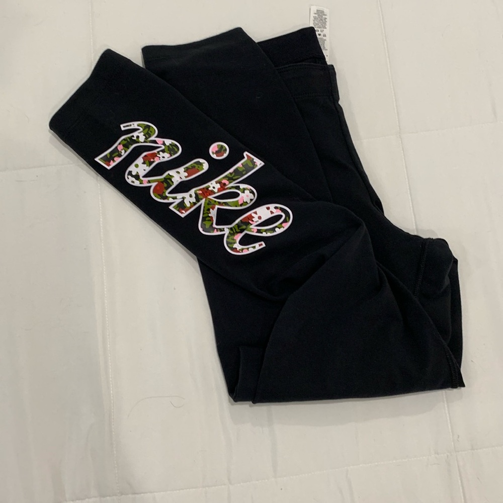 Nike girls Small leggings